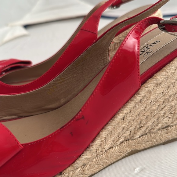 Valentino Garavani red patent leather bow wedge open toe espadrille sandals - Picture 5 of 11